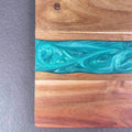 Tabla De Servir Artesanal | Tabla De Madera Con Incrustación De Resina Azul-cutting-SeemSeem