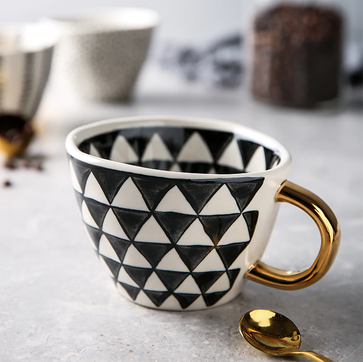 Taza de Cerámica con Asa Dorada | Diseño Geométrico Moderno-mugs-SeemSeem