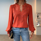 Blusa com decote em V para mulher | Detalhe de renda